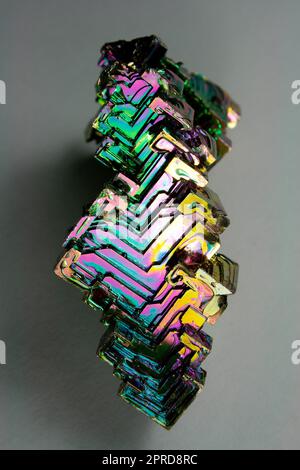 Crystal Bismuth Metal - couleurs d'ascendance Banque D'Images