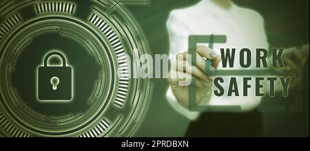 Légende présentant la sécurité au travail. Business idée politiques et contrôle en place selon le gouvernement homme d'affaires standard en costume tenir bloc-notes symbolisant un travail d'équipe réussi. Banque D'Images