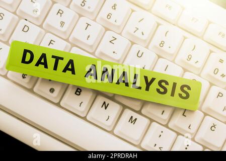 Légende présentant l'analyse des données. Mot écrit sur traduire les chiffres en conclusion analytique prévision -49195 Banque D'Images