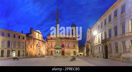 Panorama de la place de la République à Arles, Provence, sud de la France Banque D'Images