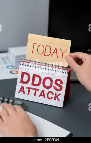 Affichage conceptuel attaque DDoS, mot écrit sur l'accès perturbé au serveur normal causé par un système malveillant Banque D'Images