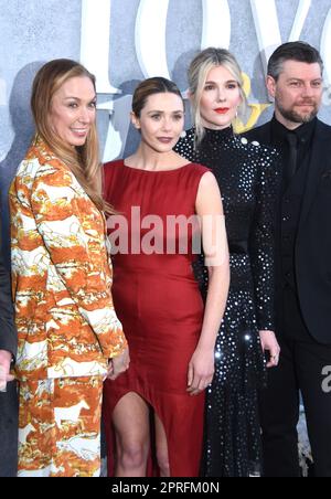 Los Angeles, Californie, États-Unis 26th avril 2023 l'actrice Elizabeth Marvel, l'actrice Elizabeth Olsen, l'actrice Lily Rabe et l'acteur Patrick Fugit assistent à la première de la série limitée Max Original « Love & Death » à la Director's Guild of America on 26 avril 2023 à Los Angeles, Californie, États-Unis. Photo de Barry King/Alay Live News Banque D'Images