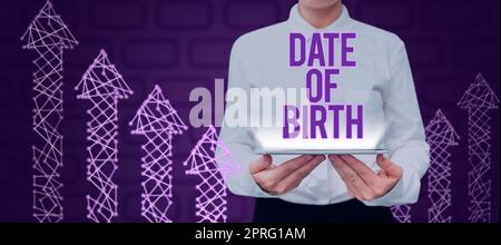 Légende conceptuelle Date de naissance. Business concept Day quand quelqu'un est né nouveau bébé à venir femme enceinte Homme présentant graphique multiple S et pointant sur le bouton d'alimentation. Banque D'Images