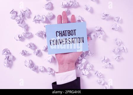 Écriture affichage de texte conversation Chatbot. Approche commerciale discuter avec des collègues de l'intelligence artificielle assistant virtuel Insérer des informations importantes sur l'écran de l'ordinateur. Banque D'Images