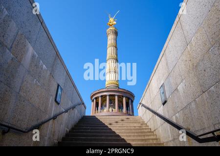 Vue sur la magnifique colonne de la victoire à Berlin Allemagne Banque D'Images