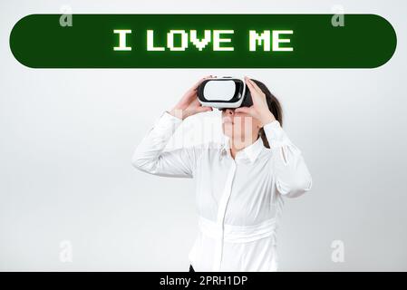 Signe d'écriture à la main I Love Me. Idée d'affaires d'avoir l'affection bons sentiments pour soi-même autoacceptation Standig Homme avec des bras croisés ayant des lunettes VR présentant des idées importantes. Banque D'Images