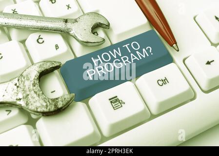 Affichage conceptuel Comment programmer. Concept signification instruction pour la technologie de programmation informatique connaissance Businesswoman tenant la bulle de parole avec des messages importants. Banque D'Images