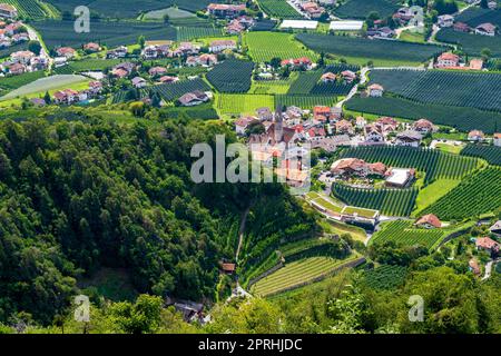 Village d'Algund (Lagundo) dans le Tyrol du Sud dans le nord de l'Italie Banque D'Images