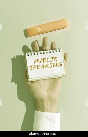 Affiche textuelle montrant l'étape des personnes parlants en public dans la présentation de la conférence sur le sujet. Mot écrit sur la discussion montrant l'étape dans le sujet Conférence Présentation femme tenant le Bloc-notes avec message important sur le bureau avec marqueur. Banque D'Images