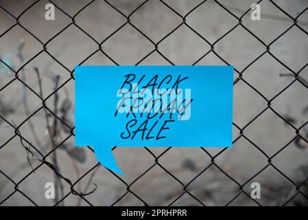 Exposition conceptuelle Vendredi fou SaleShopping Day début de la saison des achats de Noël. Internet concept Shopping Day début de la saison des achats de Noël Banque D'Images