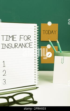 Inspiration montrant le temps de signature pour Insurancesereceives protection financière remboursement contre la perte. Le mot écrit sur reçoit le remboursement de la protection financière contre les pertes Banque D'Images