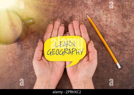 Légende du texte Présentation Apprenez la géographieétude des caractéristiques physiques de la terre et de son atmosphère. Internet étude de concept des caractéristiques physiques de la terre et de son atmosphère Banque D'Images