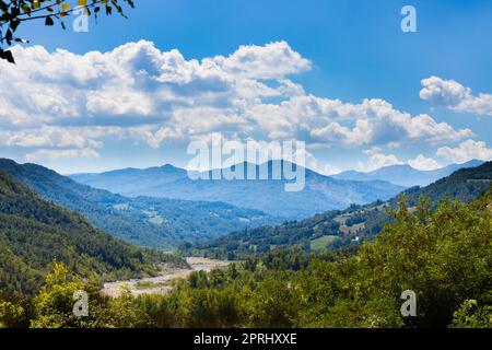 Paysage de montagne de Cirone Pass, parc Toscano Emiliano dans la province de Parme, Italie Banque D'Images