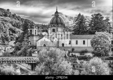 Vue panoramique sur l'église San Domenico, Cosenza, Calabre, Italie Banque D'Images