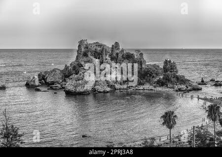 Vue sur Isola Bella, petite île près de Taormina, Sicile, Italie Banque D'Images