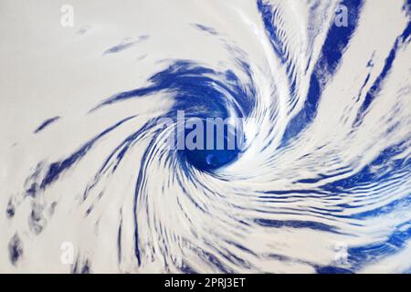 Vortex d'eau dans l'étang Banque D'Images