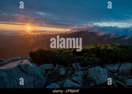 Auberge de tourisme sur Szrenica dans les montagnes géantes Banque D'Images