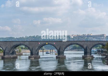 Vue sur le pont historique appelé Balduinbruecke dans la ville allemande de Koblenz Banque D'Images