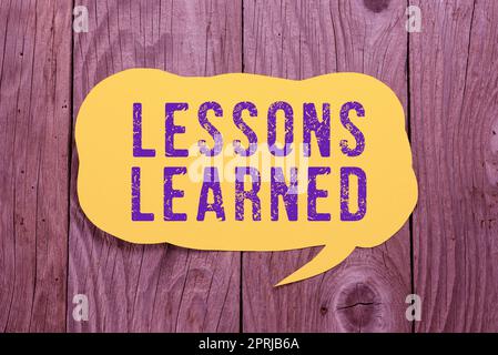 Texte d'écriture leçons LearnedPromote partager et utiliser les connaissances issues de l'expérience. Idée d'entreprise promouvoir partager et utiliser les connaissances issues de l'expérience Banque D'Images
