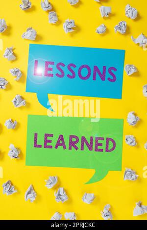 Affichage des leçons LearnedPromote partager et utiliser les connaissances issues de l'expérience. Vitrine d'affaires promouvoir partager et utiliser les connaissances issues de l'expérience Banque D'Images