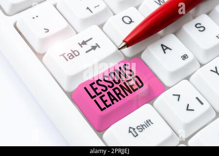 Affichage des leçons LearnedPromote partager et utiliser les connaissances issues de l'expérience. Concept d'entreprise promouvoir le partage et l'utilisation des connaissances issues de l'expérience Banque D'Images