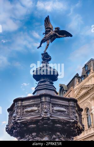 Shaftesbury Memorial Fountain, également connue sous le nom de statue d'Eros, site emblématique de Piccadilly Circus, Londres, Angleterre, Royaume-Uni Banque D'Images