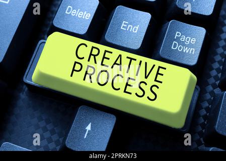 Écriture de texte processus créatif, Word pour connecter des idées dans quelque chose de valeur créativité ordinateur clavier et Symbol.information Medium for Co Banque D'Images