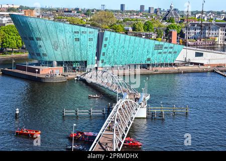 AMSTERDAM, PAYS-BAS - 6 MAI 2018: Musée des sciences et de la technologie NEMO on Oosterdok, Amsterdam, pays-Bas Banque D'Images