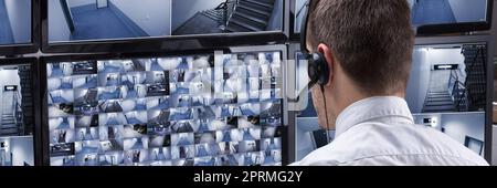 Vidéo CCTV de Security Guard. Opérateur du système de surveillance Banque D'Images