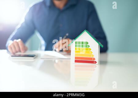 Vérification de la maison à haut rendement énergétique Banque D'Images