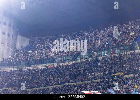 Milan, Italie - avril 26 2023 - Inter contre Juventus Coppa Italia - Supporters juventus fc in milan Credit: Kines Milano/Alay Live News Banque D'Images