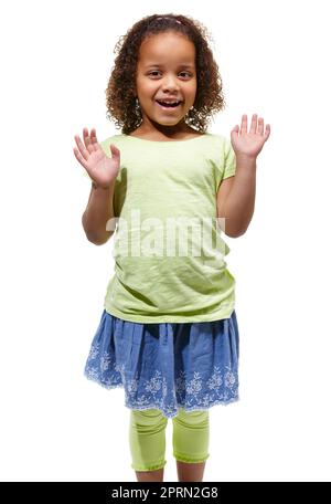 Bonjour. Jolie petite fille afro-américaine debout sur un fond blanc avec ses mains levées Banque D'Images