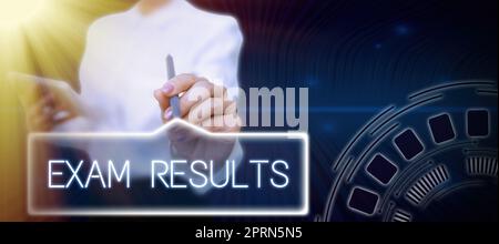 Rédaction affichant le texte Résultats d'examen, concept signifiant un résultat d'un test formel qui montre des connaissances ou des capacités Banque D'Images