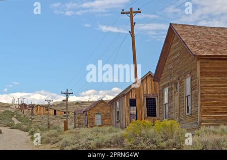 Maison abandonnée dans la ville fantôme de l'exploitation minière de l'or de Bodie, parc historique de l'État en Californie, États-Unis Banque D'Images