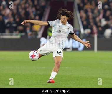 Trent Alexander-Arnold de Liverpool en action pendant le match de football de la Premier League anglaise entre West Ham United et Liverpool au stade de Londres, L Banque D'Images