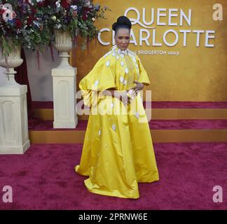 Los Angeles, États-Unis. 26th avril 2023. Golda Rosheuvel, membre du casting, assiste mercredi à la première de la série télévisée "Queen Charlotte: A Bridgerton Story" au Regency Village Theatre de Los Angeles, 26 avril 2023. Scénario : la montée et l'amour de la vie d'une jeune reine Charlotte. Photo de Jim Ruymen/UPI crédit: UPI/Alay Live News Banque D'Images