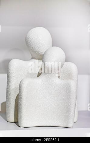 figurines de table blanc conceptuelles d'une femme et d'un homme Banque D'Images