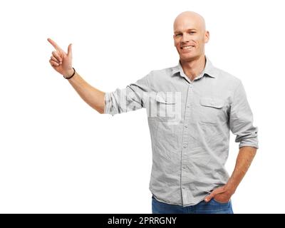 Vivre son style de vie. Studio photo d'un beau jeune homme isolé sur blanc. Banque D'Images