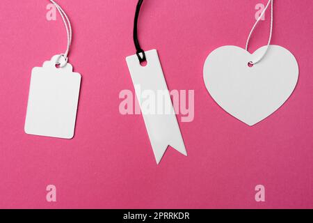 Ensemble de balises différentes avec espace pour le texte sur fond rose, plat Banque D'Images