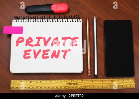 Légende de texte présentant un événement privé. Approche commerciale Réservations exclusives RSVP Invitational assis Banque D'Images