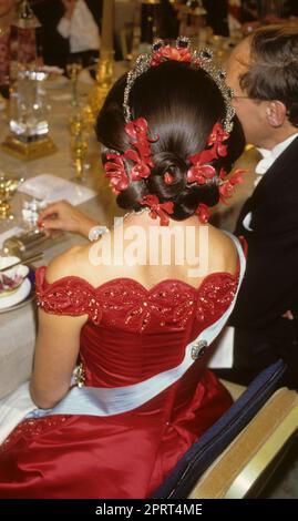 LA REINE SILVIA DE SUÈDE et sa coiffure avec des bijoux et des décorations pour le dîner Nobel Banque D'Images