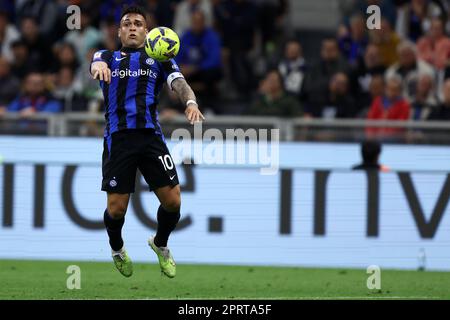 Milan, Italie. 26th avril 2023. Milan Italie . 26 avril 2023, Lautaro Martinez du FC Internazionale en action pendant la demi-finale du match de la deuxième jambe de Coppa Italia entre le FC Internazionale et le FC Juventus au Stadio Giuseppe Meazza sur 26 avril 2023 à Milan Italie . Credit: Marco Canoniero / Alamy Live News Banque D'Images