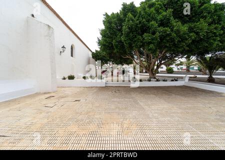 Rues du centre historique du village de Teguise. Jusqu'en 1852, Teguise était la capitale de l'île. Lanzarote. Îles Canaries. Espagne. Banque D'Images