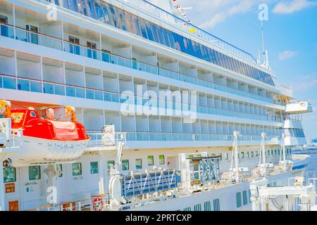 Asuka 2 (un bateau de croisière de luxe ancré à Yokohama) Banque D'Images