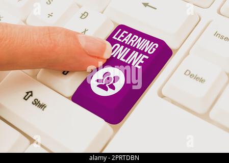 Apprentissage du texte d'écriture OnlineLearn quelque chose de nouveau avec l'aide d'Internet et de la technologie. Concept signifiant apprendre quelque chose de nouveau avec l'aide d'Internet et de la technologie Banque D'Images