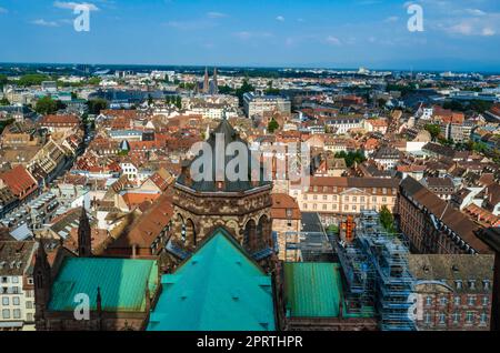 Vue aérienne de la vieille ville de Strasbourg, Alsace, France Banque D'Images