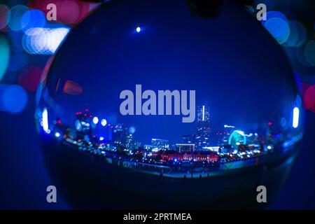 L'horizon de Yokohama se reflète dans le cristal. Lieu de tournage : préfecture de kanagawa, ville de Yokohama Banque D'Images