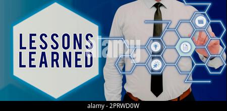 Exposé conceptuel leçons LearnedPromote partager et utiliser les connaissances issues de l'expérience. Concept d'entreprise promouvoir le partage et l'utilisation des connaissances issues de l'expérience Banque D'Images