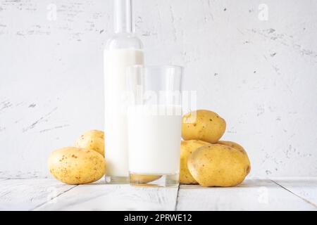 Bouteille de lait de pomme de terre Banque D'Images