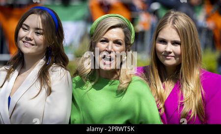 ROTTERDAM - la reine Maxima, la princesse Amalia et la princesse Ariane lors de la célébration du jour du roi à Rotterdam. La visite a marqué le dixième anniversaire du règne de Willem-Alexandre. ANP ROBIN VAN LONKHUIJSEN pays-bas sortie - belgique sortie Banque D'Images